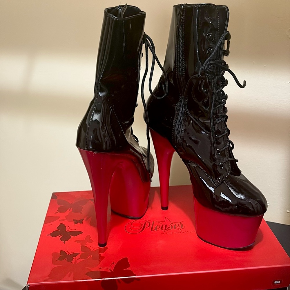 Step into confidence with these stunning black patent leather lace-up boots!